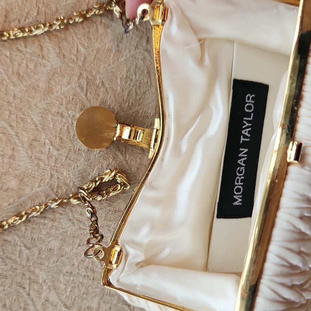 Elegant White Clutch Bag/crossbody - Picture 2 of 5